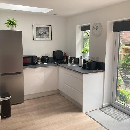 Beautiful Detached Private Annex In Great Location Lägenhet Manchester Exteriör bild