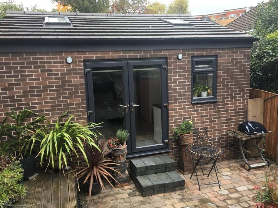 Beautiful Detached Private Annex In Great Location Lägenhet Manchester Exteriör bild