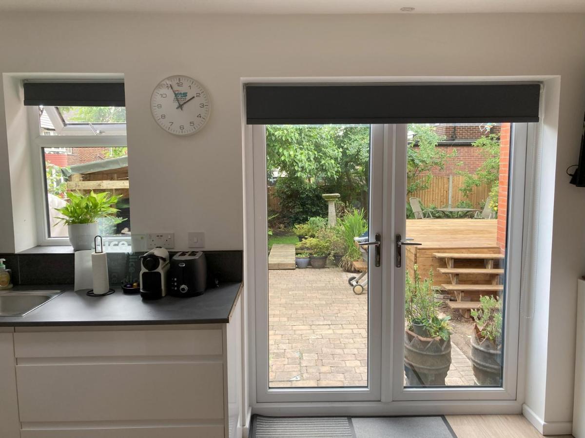 Beautiful Detached Private Annex In Great Location Lägenhet Manchester Exteriör bild