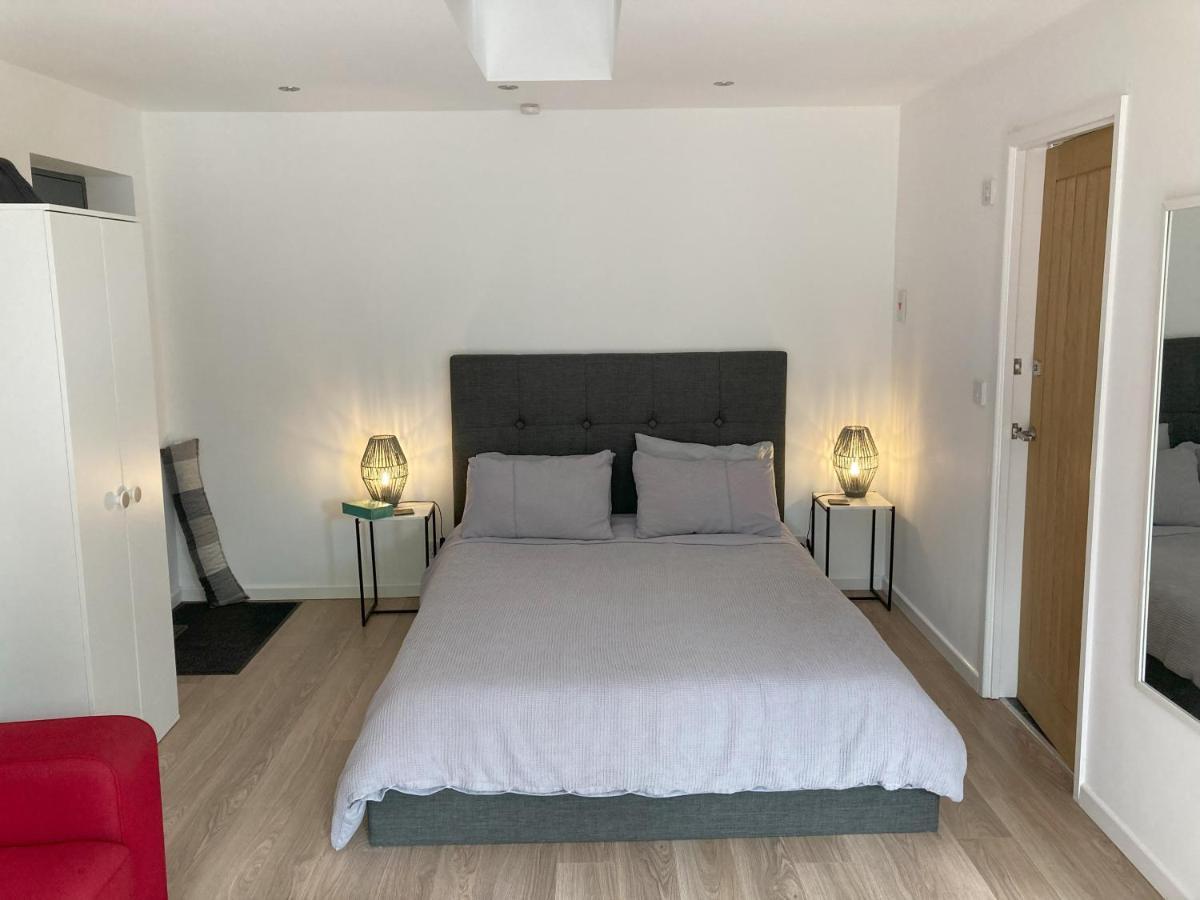 Beautiful Detached Private Annex In Great Location Lägenhet Manchester Exteriör bild