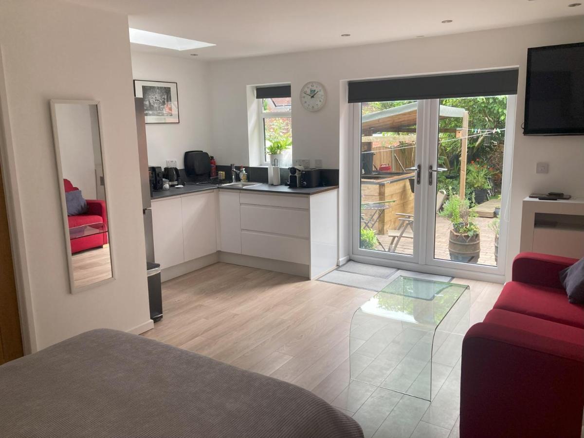 Beautiful Detached Private Annex In Great Location Lägenhet Manchester Exteriör bild