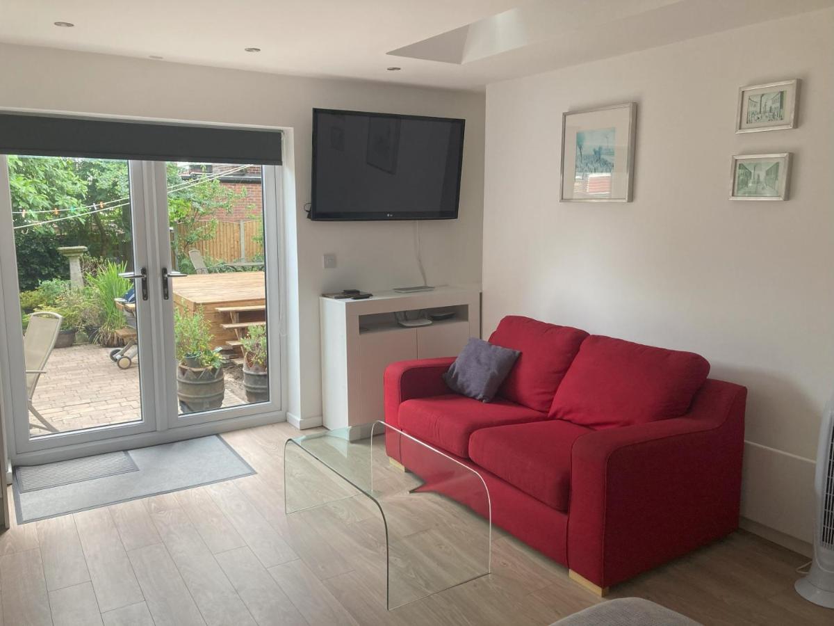 Beautiful Detached Private Annex In Great Location Lägenhet Manchester Exteriör bild